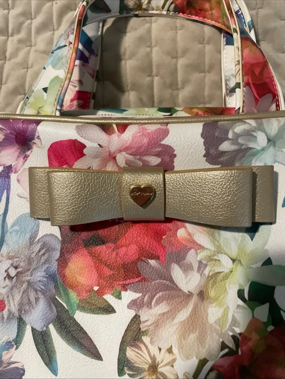 Lg BETSEY JOHNSON White Floral Cosmetic Bag with Gold Bow Accent new without tag